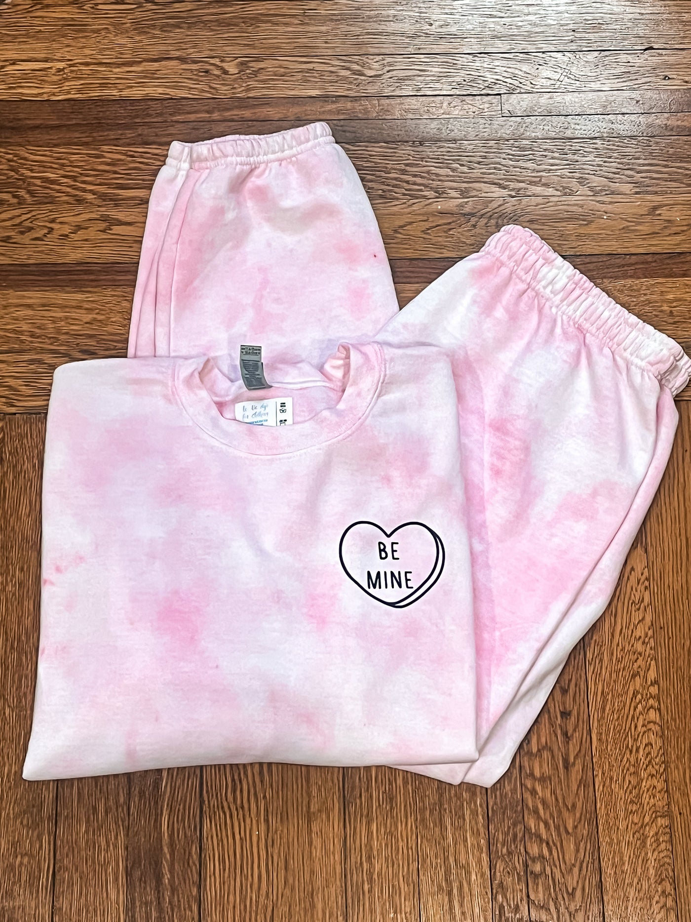 Child Tie-Dye Sweetheart Sweatshirt & Sweatpants Set - Be Mine